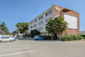 B&B NIMES VILLE ACTIVE ***