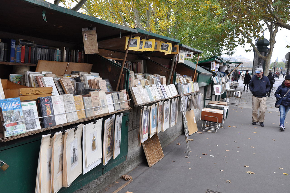 1280px Bouquiniste sur les quais de la Seine (Paris, 2012)