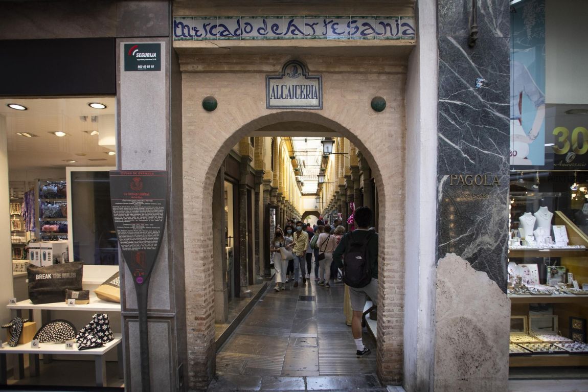 Granada Tay Ban Nha - Alcaicería