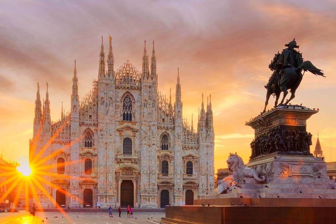 Milan - Kiến trúc Gothic phía trên nóc nhà thờ Doumo di Milano