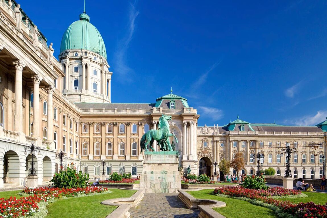Hungary - Bảo tàng trong lâu đài