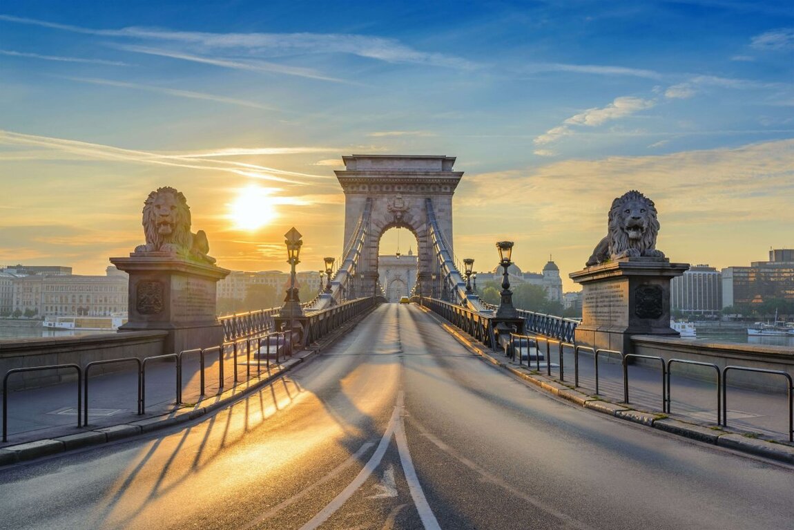Budapest - Széchenyi Lánchíd biểu tượng của sự thống nhất giữa hai thành phố Buda và Pest