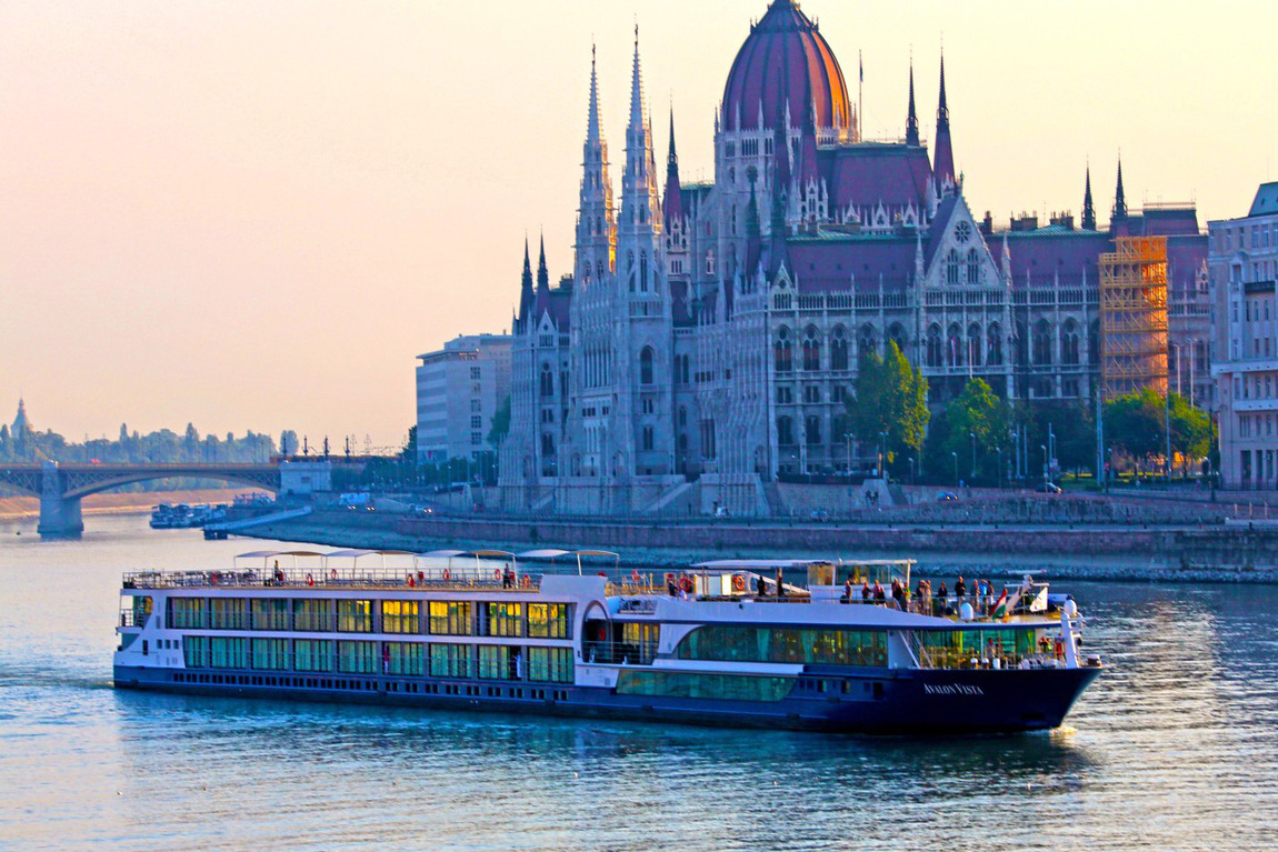Budapest - Du ngoạn trên sông Danube bằng du thuyền – trải nghiệm đậm chất châu Âu