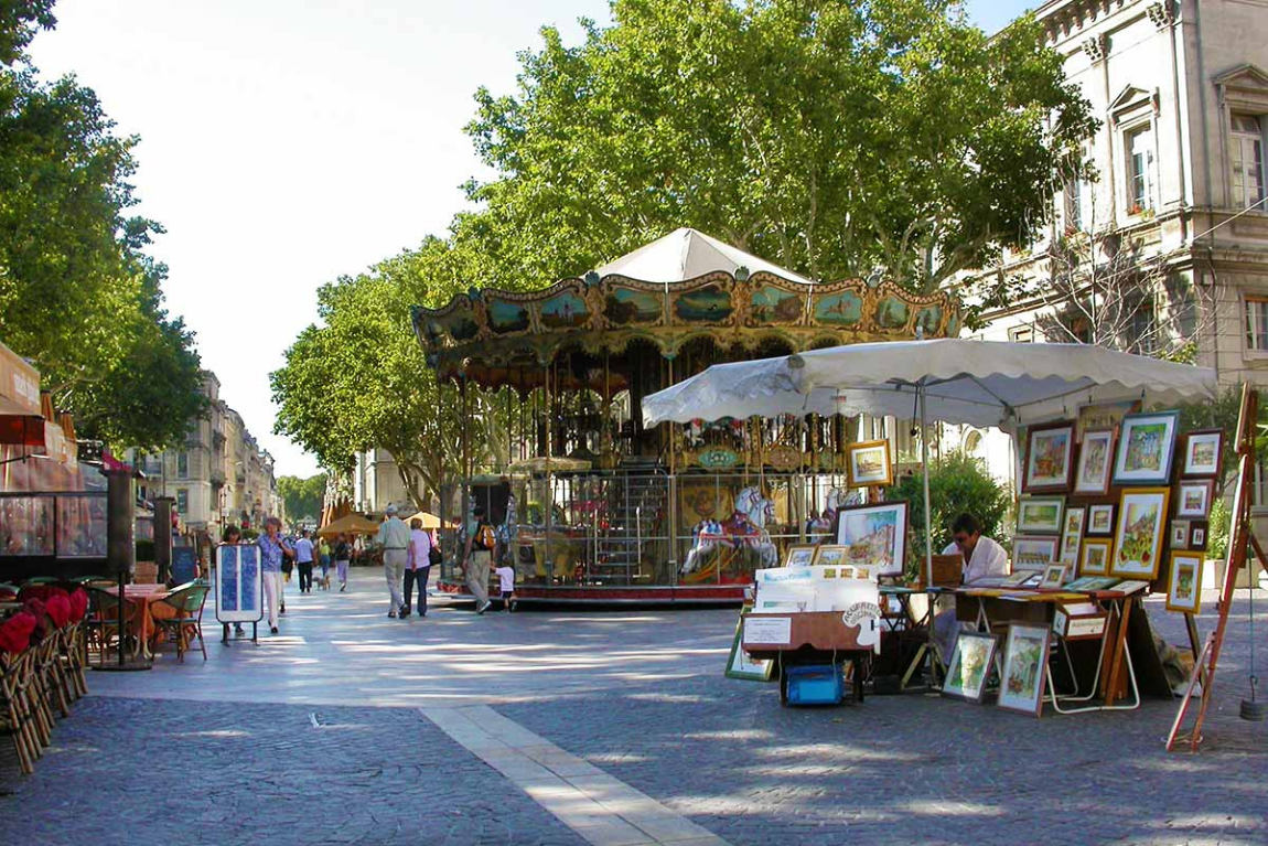 AVIGNON 1 - Không gian nhộn nhịp ở Quảng trường Đồng Hồ