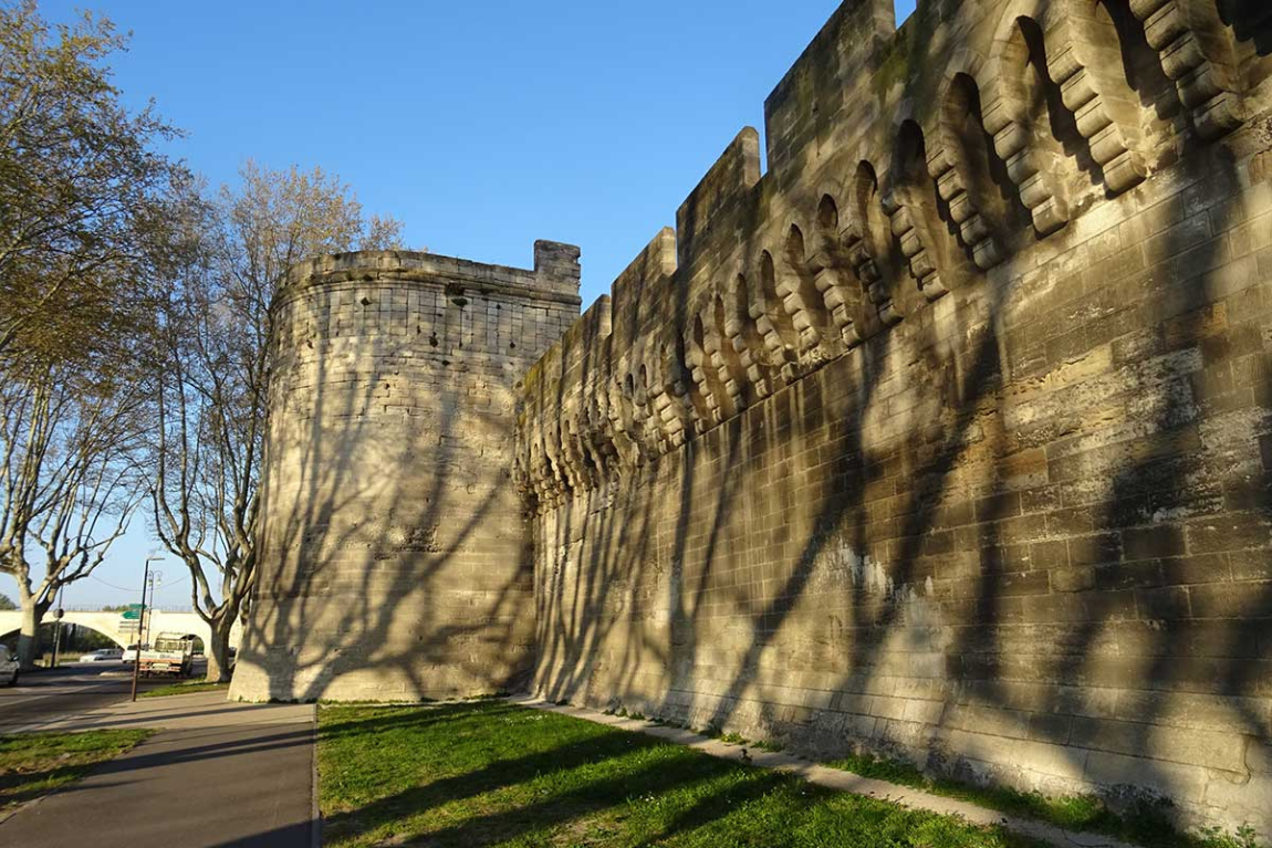 AVIGNON 14 - Cận cảnh kiến trúc tường thành cổ Avignon