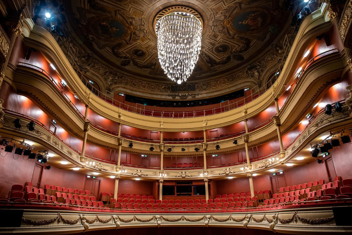 AVIGNON 16 - Không gian bên trong nhà hát opera Avignon