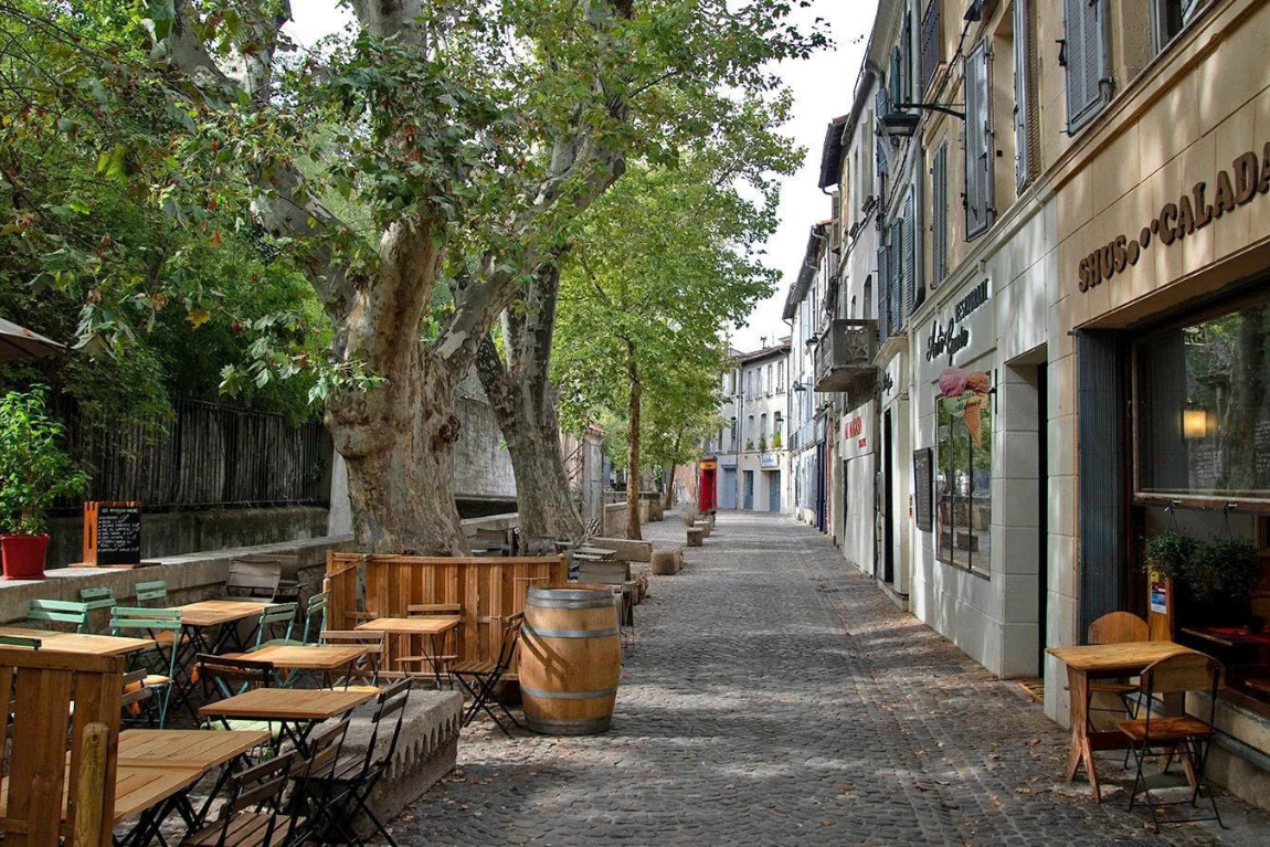 AVIGNON 8 - Một góc thanh bình của phố Rue des Teinturiers