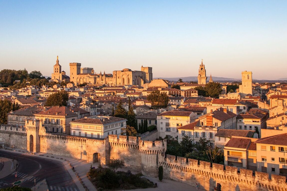 AVIGNON - CỔ TRẤN THANH BÌNH MIỀN NAM NƯỚC PHÁP