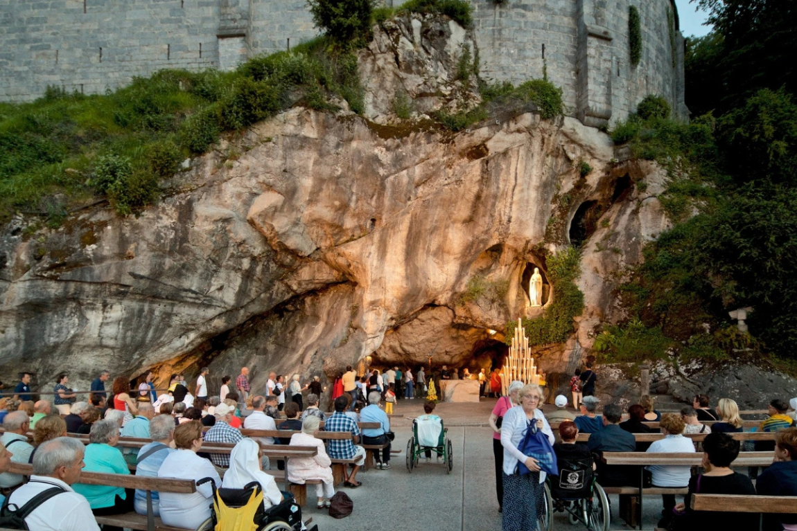 Nhà thờ Đức Mẹ Lộ Đức Ảnh 14